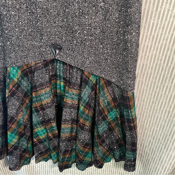 CONSIGNED @SF FERRRY BUILDING Tuatara Italian Plaid Skirt Grey tweed, green - Picture 4 of 11